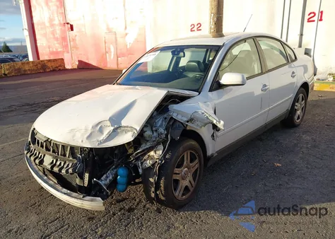 2000 Volkswagen Passat Glx from USA, damaged, VIN WVWPD23B8YP210280